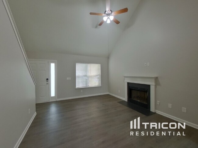 Photo - 1392 Zered Pl NW