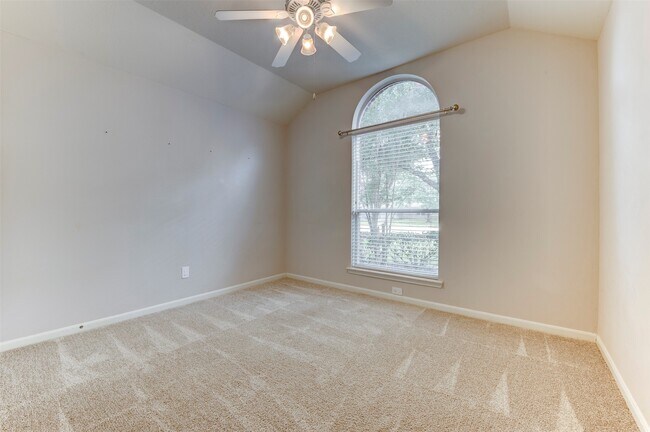 Photo - 4934 Bonny Loch Ln