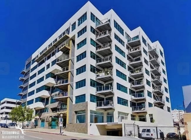 Building Photo - Modern Unfurnished Studio in the Heart of San Diego!