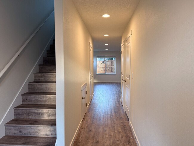 Photo - 505-507 NW Hillcrest Dr Unit 505