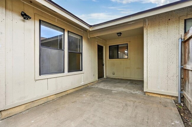 Photo - 2008 Old W Pl