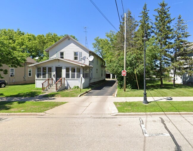Building Photo - 818 6th Ave Unit 818 6th Ave
