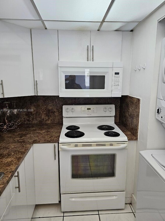 Photo - 10090 NW 80th Ct Unidad 1350