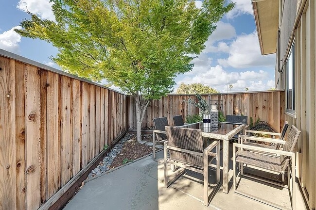 Photo - 1636 Marina Ct Unidad G