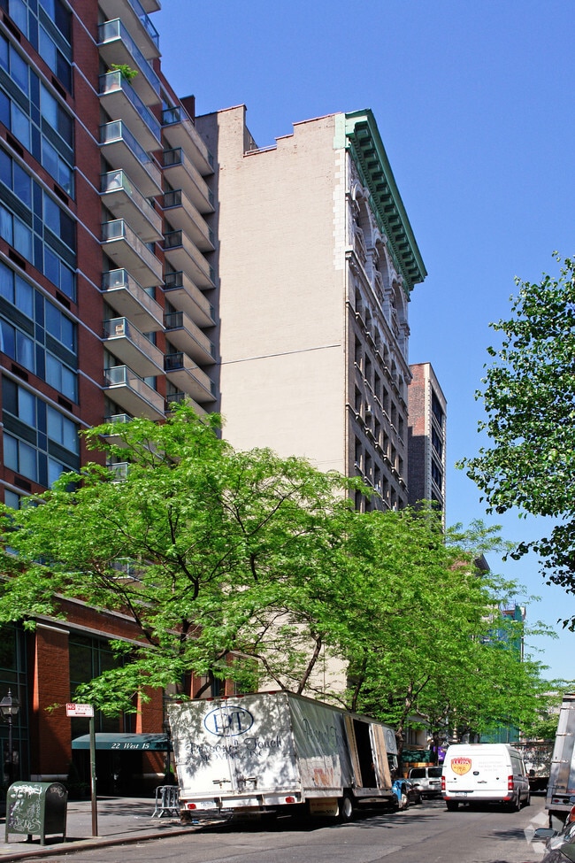 Photo - 30 W 15th St