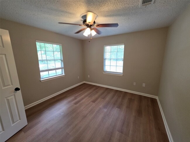 Photo - 18891 Ferne Dr