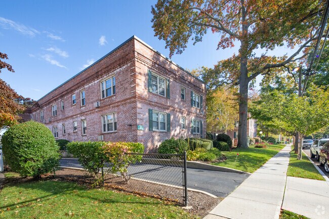 Photo - 61 Maine Ave