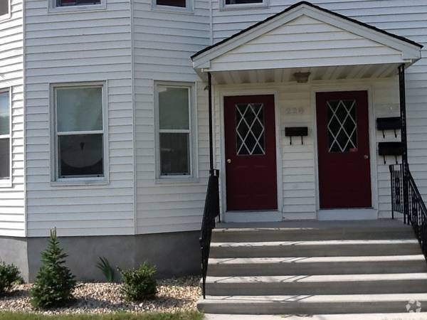 Building Photo - 230 Pleasant St Unit 2 Rental