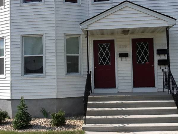 Building Photo - 230 Pleasant St Rental