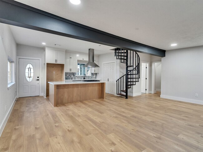 Photo - 7016 Delesandri Dr