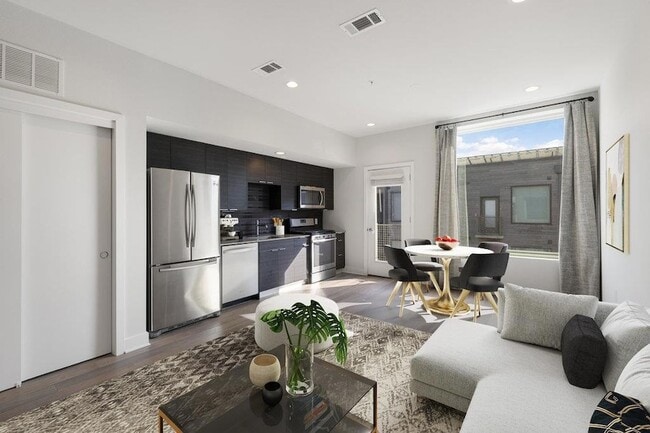 Building Photo - 1800 E 4th St Unit 327