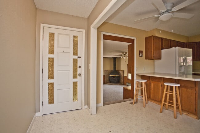 Photo - ***33 Sheneman Drive***