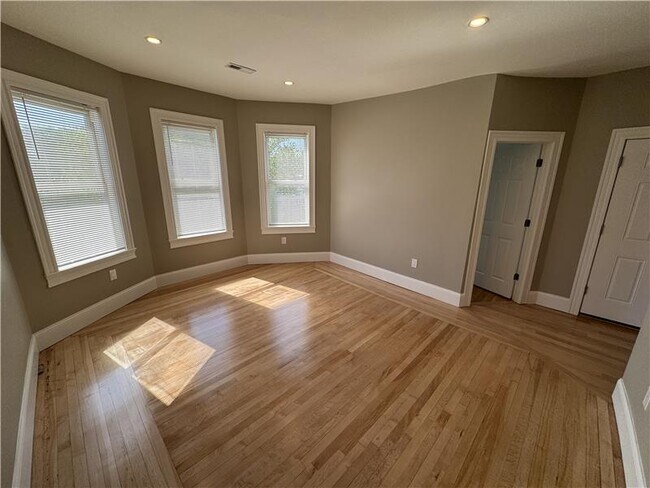 Photo - 29 Cameron Ave