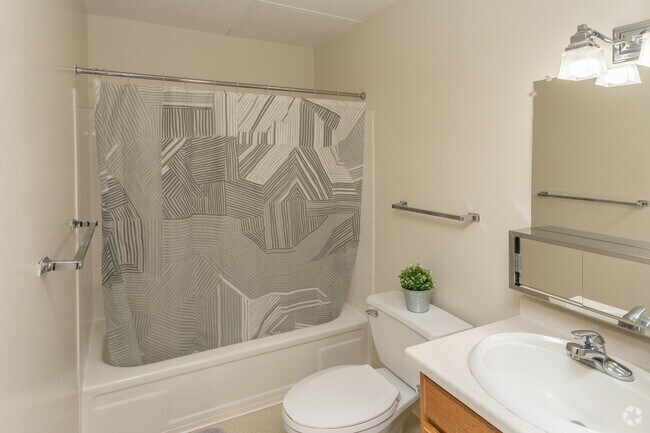1BR, 1BA - 570 - 1,210SF