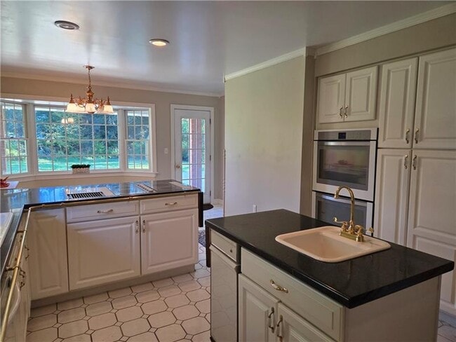 Photo - 111 Saddle Brook Cir