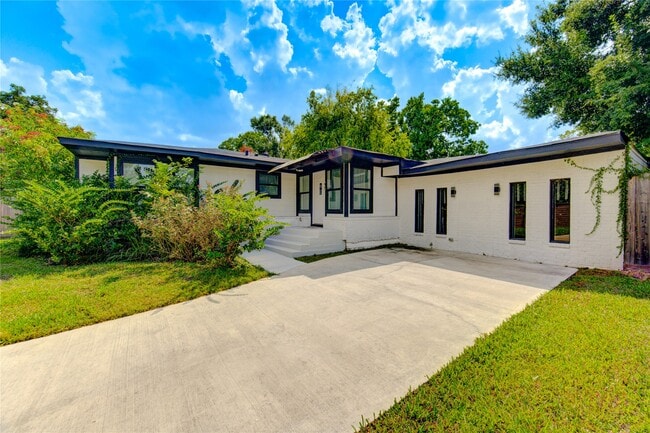 Photo - 6638 Winton St