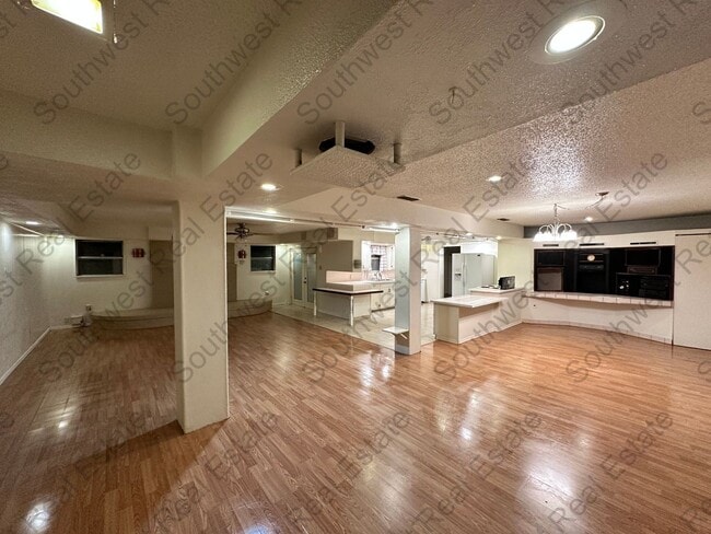 Photo - Spacious 3 bedroom, 2 bathroom Home. PET FRIENDLY!