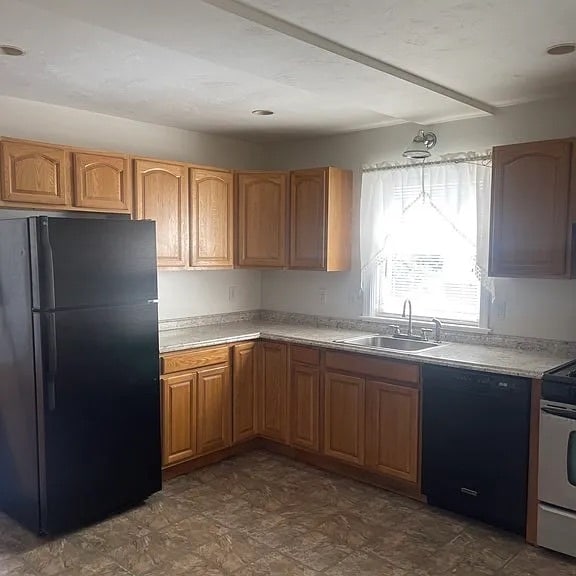 Building Photo - 229 Rollstone St Unit 2 Rental