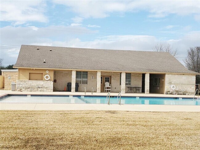 Photo - 317 Hyacinth Way