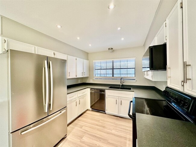 Photo - 1102 Serenada Dr