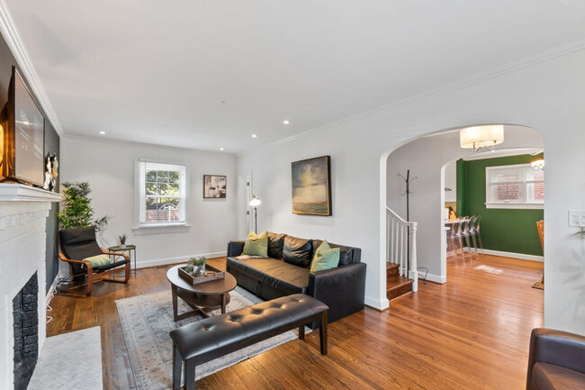 Building Photo - 309 E Braddock Rd Rental