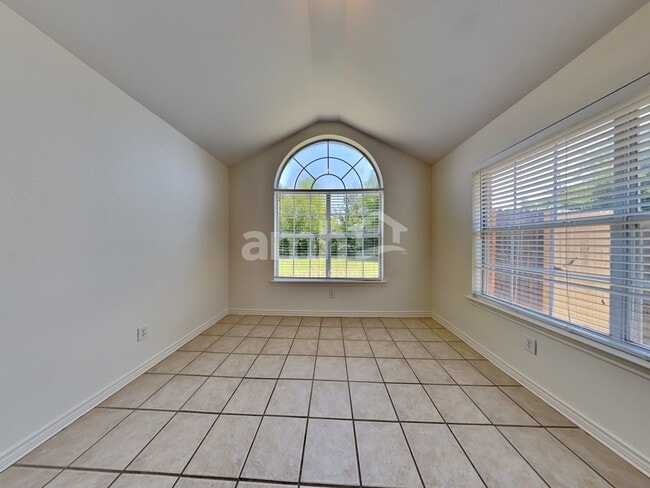 Photo - 2144 Glenn Ln