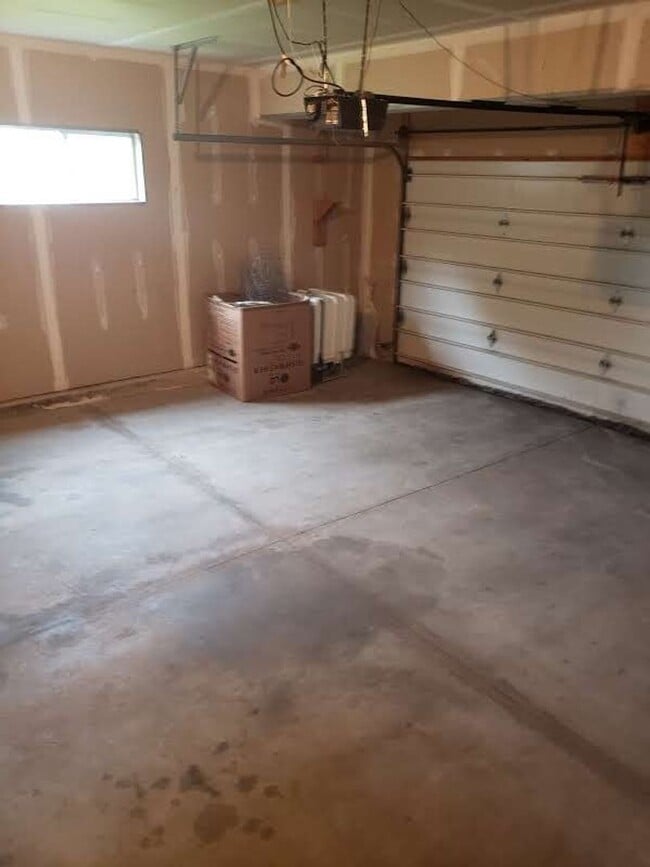 Photo - Spacious 3 bedroom, 2 1/2 bath Duplex