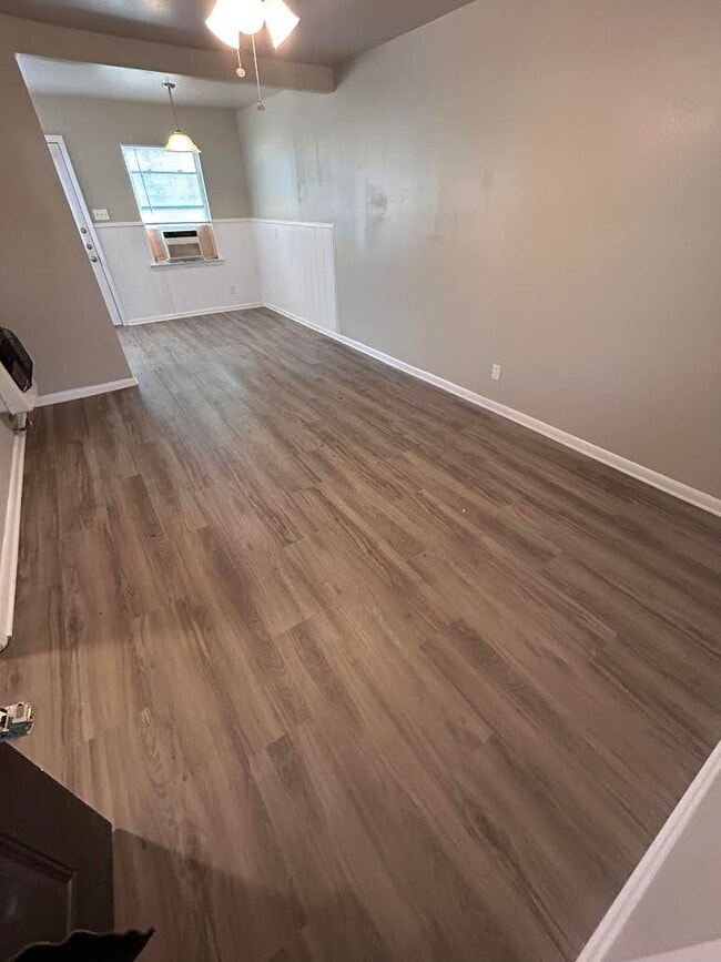 Photo - 704 Sunny Ln