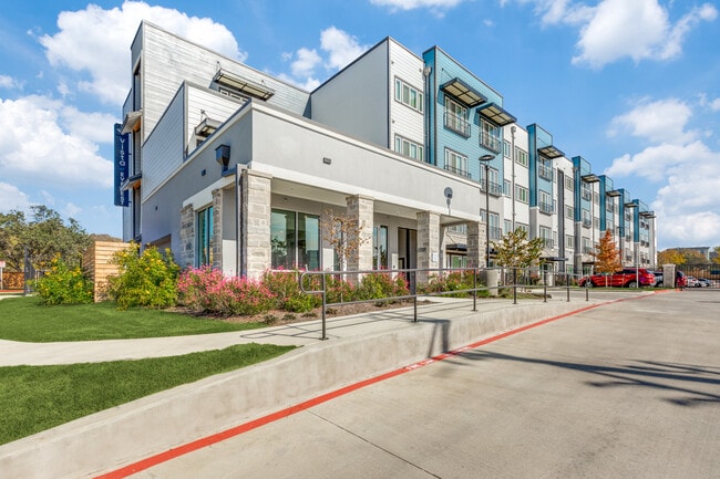 Photo - Vista at Everest