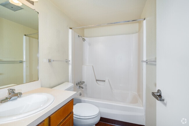 1 habitación, 1 baño - 660 pies cuadrados - Baño