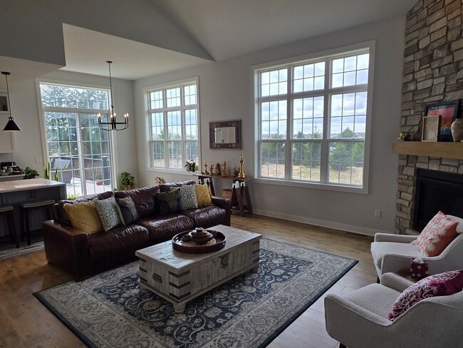 Photo - 5 bedroom Pewaukee home in Broken Hill