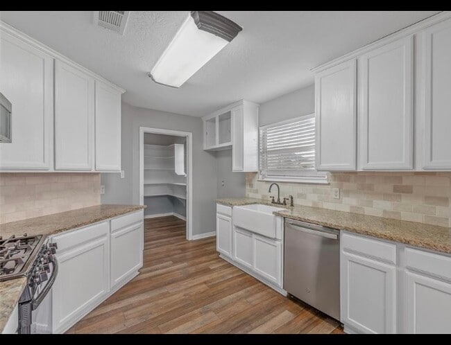 Photo - 1600 Kingsgate Dr