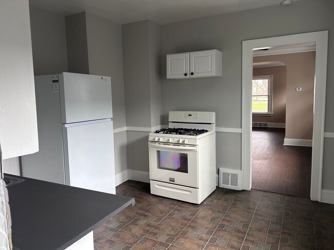 Photo - 9501 Rosewood Ave