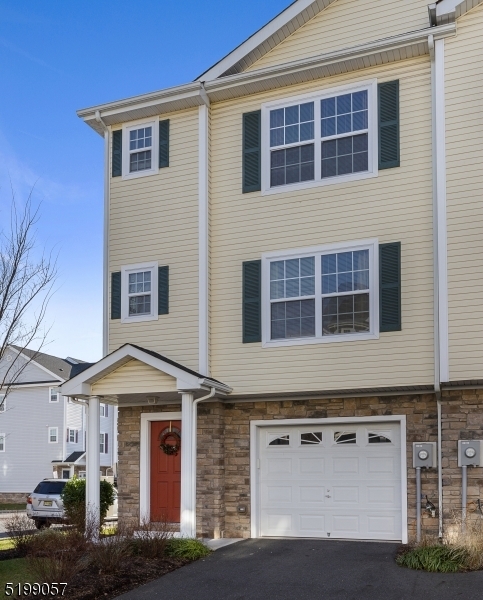 Photo - 2 Keenan St Townhome