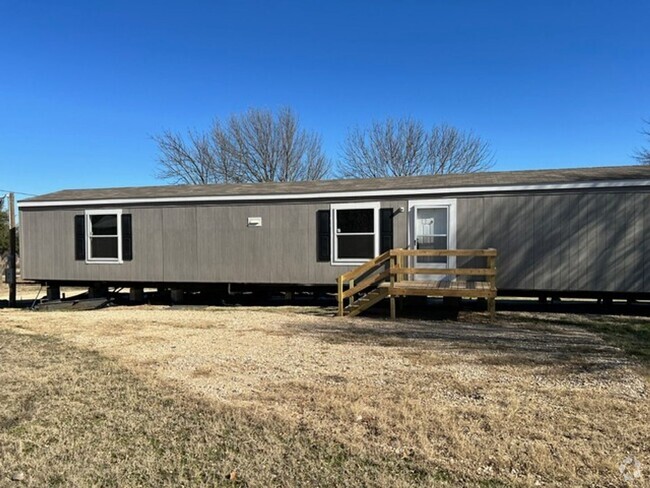 Building Photo - New 3 Bedroom 2 Bath Home in Poolville