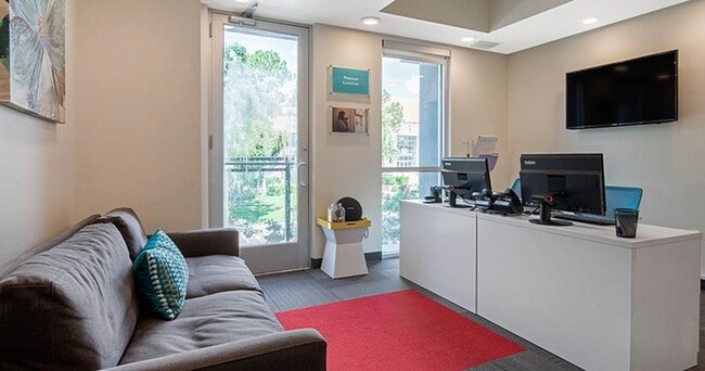 Leasing-Office-01-Social-28-Gainesville