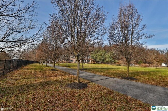 Photo - 284 Walker Rd