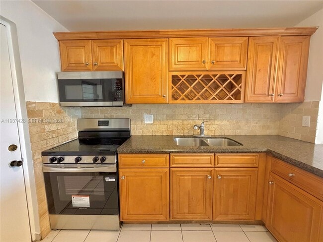 Photo - 2320 S Cypress Bend Dr Unit 305