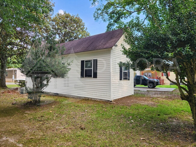 Photo - 215 Adams St
