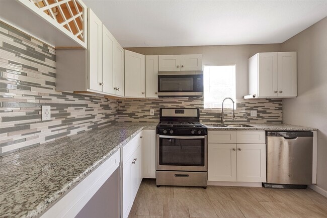 Photo - 202 Norview Dr