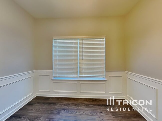 Photo - 484 Settlers Grove Ln