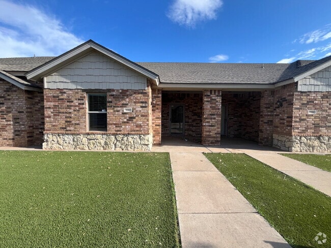 Building Photo - Cute 3/2/2 townhome in the Lubbock-Cooper ...