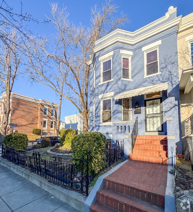 Building Photo - 1013 9th St NE Rental