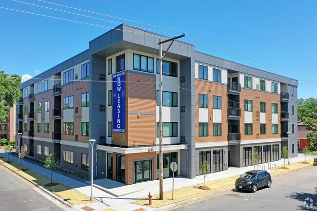 Farnam Flats - Farnam Flats Apartments