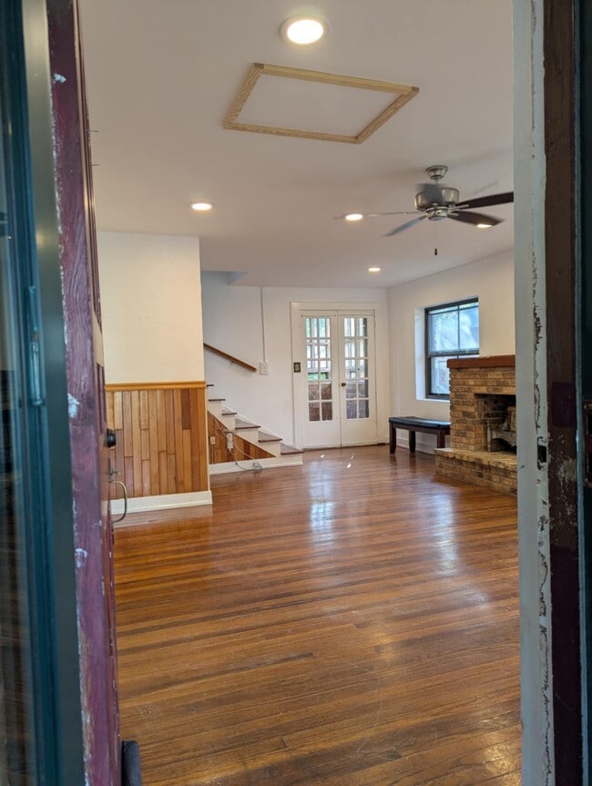 Photo - 207 Adrienne St