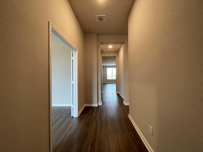 Photo - 7519 Broadmoor Cv