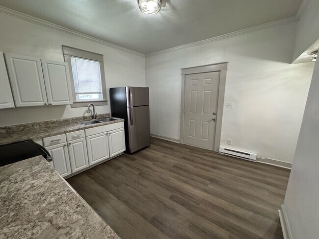 Photo - Charming 1BR Apartment in Bristol, TN - Cozy Living Awaits! Unidad 419 Carolina Ave 1