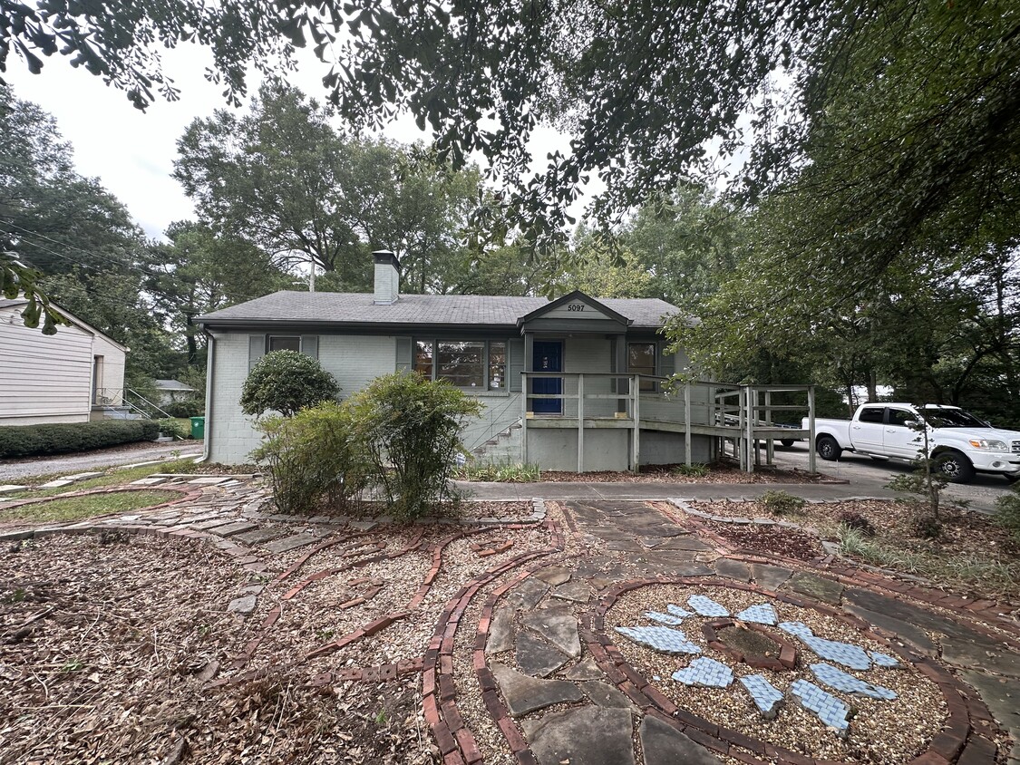 Photo - 5097 Chamblee Tucker Rd (Tucker, GA)