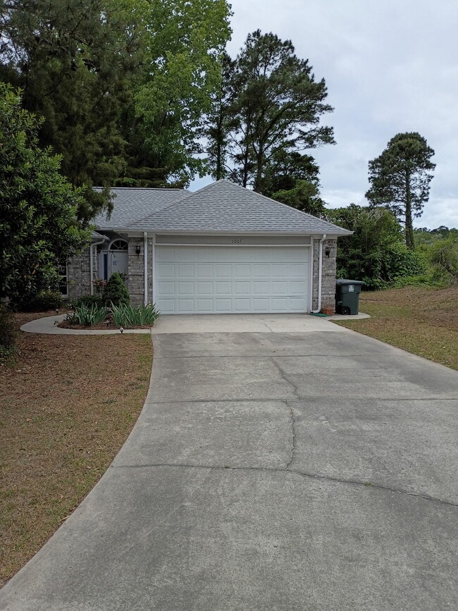 Photo - 1007 Handy St