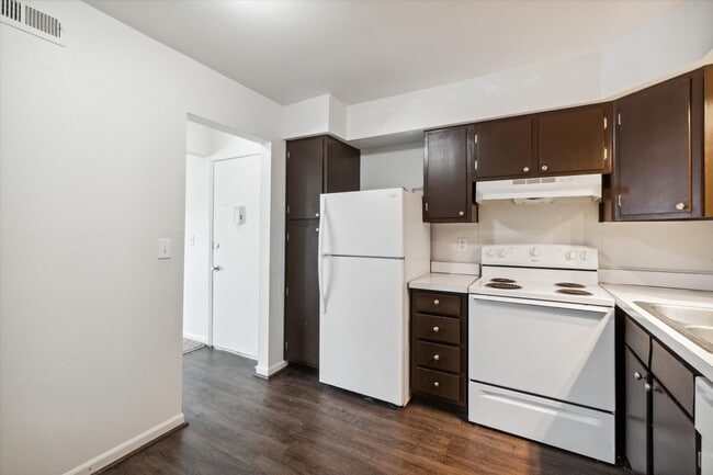 Photo - Country Club Park Apartments (320 S. Drake...